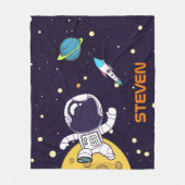 宇宙飛行士が宇宙に浮かぶ フリースブランケット (正面)