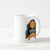宇宙飛行士が宇宙をコントロール コーヒーマグカップ (正面右)