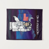 宇宙飛行士が月でお誕生日おめでとう! タペストリー (正面(横))
