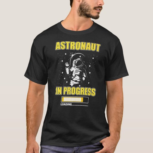 宇宙飛行士が未来の宇宙満月をロード中 Tシャツ (正面)