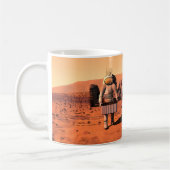 宇宙飛行士が火星に気象機器を設置する。 コーヒーマグカップ (左)