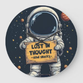 宇宙飛行士が考え事に没頭してる面白イラスト ラージ壁時計 (正面)