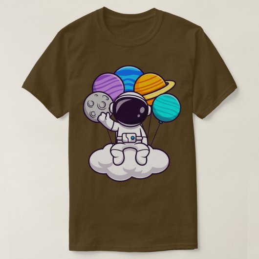 宇宙飛行士が雲の上で惑星バルーンカーで座って Tシャツ (デザイン正面)