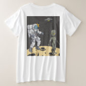 宇宙飛行士とエイリアン プラスサイズTシャツ (デザイン裏面)