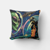 宇宙飛行士と地球外エイリアン クッション (正面)