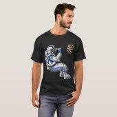 宇宙飛行士のダーツプレイヤー Tシャツ (正面フル)