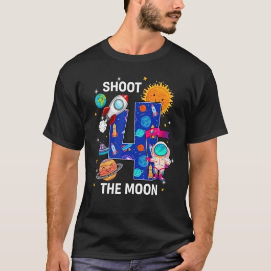 宇宙飛行士の子供たち4歳の誕生日の少年4年 Tシャツ (正面)