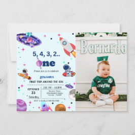 宇宙飛行士の宇宙の最初ののまわりに旅は太陽の誕生日 招待状