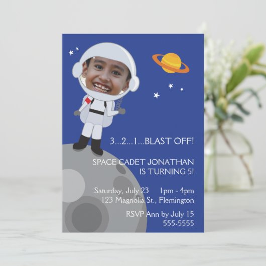 宇宙飛行士の宇宙探検家の誕生日の写真Templase 招待状 (スタンド正面)