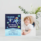 宇宙飛行士の宇宙空間の青い誕生日写真 サンキューカード (スタンド正面)