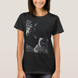 宇宙飛行士の新年の花火 Tシャツ