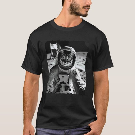 宇宙飛行士の猫の月面着陸の自撮り 楽しい猫好き Tシャツ (正面)