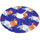 宇宙飛行士の猫の醜いクリスマスサンタ ブラッシュドポリエステルツリースカート (アングル)