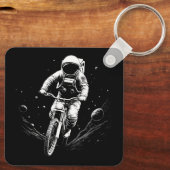 宇宙飛行士の自転車乗り宇宙冒険 キーホルダー (裏面)