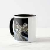 宇宙飛行士は一連の作業を行う マグカップ (正面左)