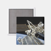 宇宙飛行士は一連の作業を行う マグネット (正面/裏面)