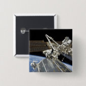 宇宙飛行士は一連の作業を行う 缶バッジ (正面&裏面)