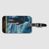 宇宙飛行士は霜で覆われた表面に立つ ラゲッジタグ (正面横)