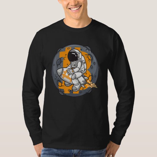 宇宙飛行士はBtc Bitcoin Rで月に飛ぶ Tシャツ (正面)