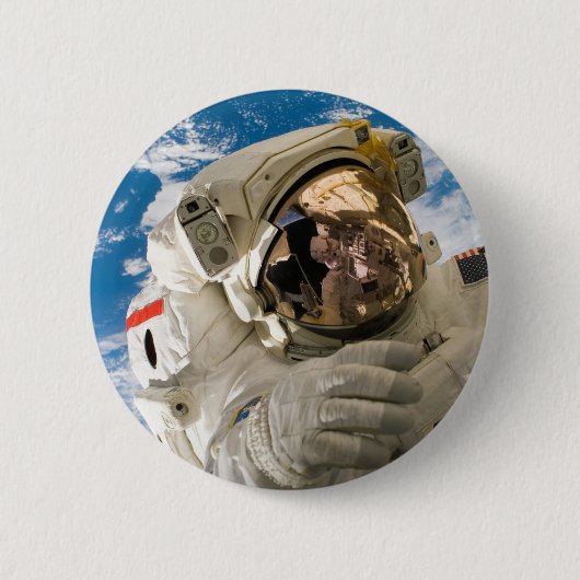 宇宙飛行士カッコいい宇宙空間写真カッコいい宇宙 缶バッジ (正面)