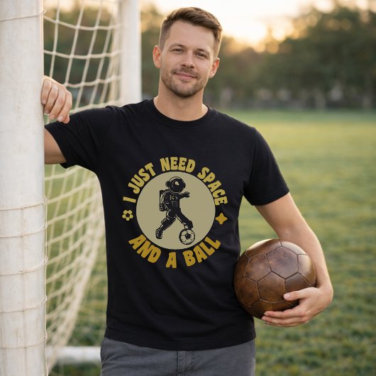 宇宙飛行士サッカーの名言 スペースとボールがあればいい Tシャツ