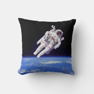 宇宙飛行士ジェットパックスペースウォークアース軌道写真 クッション