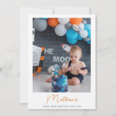 宇宙飛行士フォトファーストのまわりにトリップサン誕生日 招待状 (裏面)