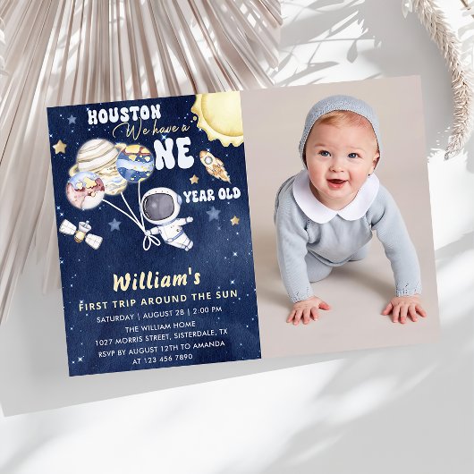 宇宙飛行士宇宙ファーストトリップのまわりにザ・サン誕生日 招待状