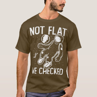 宇宙飛行士宇宙ラウンドアースNot Flat我々はチェック Tシャツ