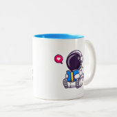 宇宙飛行士読の本かわいい子供 ツートーンマグカップ (正面右)