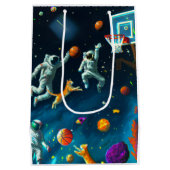 宇宙飛行士遊と宇宙する猫のバスケットボール ミディアムペーパーバッグ (裏面)