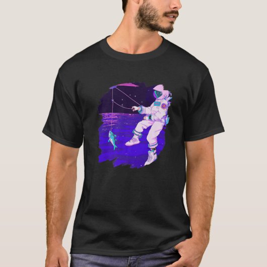 宇宙飛行士魚釣りボート宇宙海湖カッコいい魚 Tシャツ (正面)
