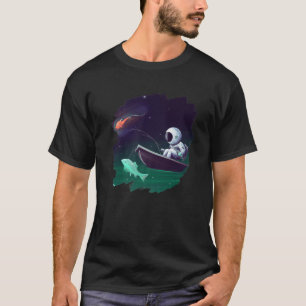 宇宙飛行士魚釣りボート宇宙海湖カッコいい魚 Tシャツ
