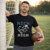 宇宙飛行士 スペース サッカー キック 面白いデザイン Tシャツ