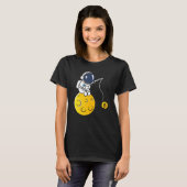 宇宙飛行士 月 釣り BTC 暗号 通貨 B Tシャツ (正面フル)