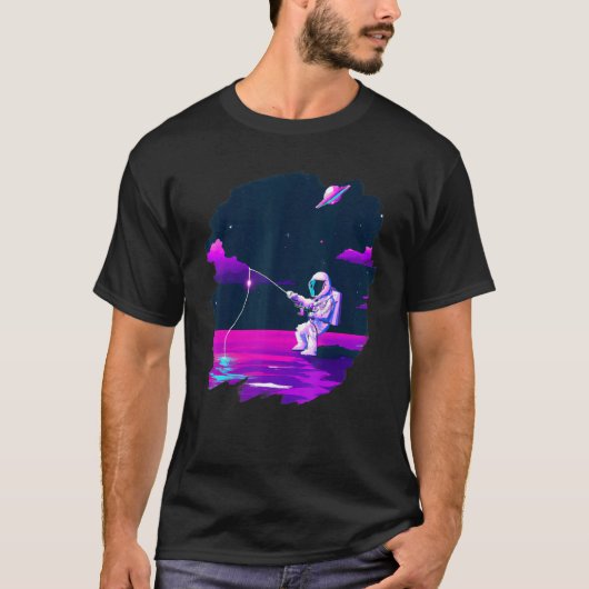 宇宙飛行士 釣り船 宇宙 海 湖 クール フィッシュ Tシャツ (正面)