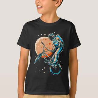 宇宙飛行士BMXムーン宇宙バイクもしくは自転車に乗る人 Tシャツ
