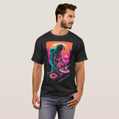宇宙飛行士DJ、DJイン宇宙、EDM クール Vaporwave G Tシャツ (正面フル)