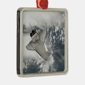 宇宙・シャトル・ディスカバリーの下面 メタルオーナメント (右)