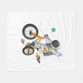 宇宙ovでbmxバイクに乗る宇宙飛行士 フリースブランケット (正面(横))