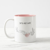 安全な抱擁 ツートーンマグカップ (左)