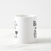 安全につるナースを持つ コーヒーマグカップ (中央)