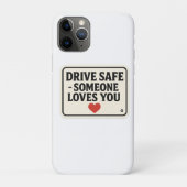安全に運転 – 誰かが君のステッカーを愛してる、 Case-Mate iPhoneケース (裏)