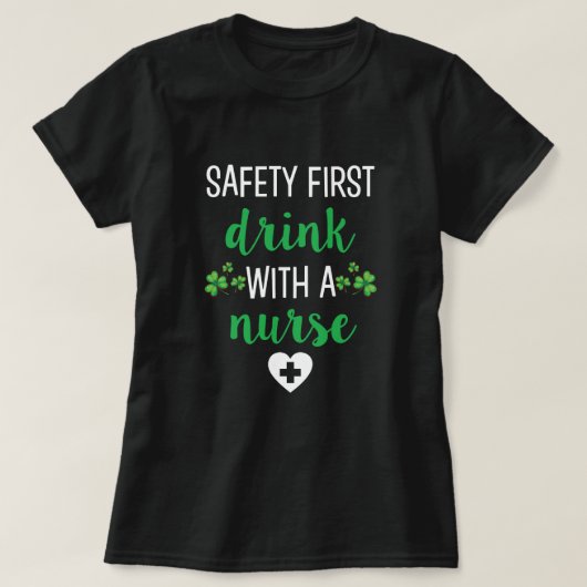 安全はナースのSt pattys dayのティーと最初に飲みます Tシャツ (デザイン正面)