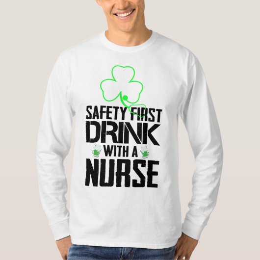 安全ファースト飲み物とナースビール愛好家St Pat Tシャツ (正面)