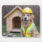 安全懸命帽子をかぶったゴールデンレトリバー マウスパッド (正面)