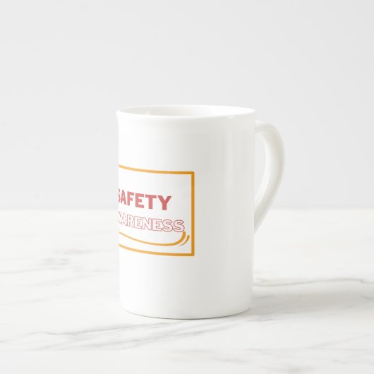 安全認識度赤文字黄縁ど安全 ボーンチャイナマグカップ (正面右)