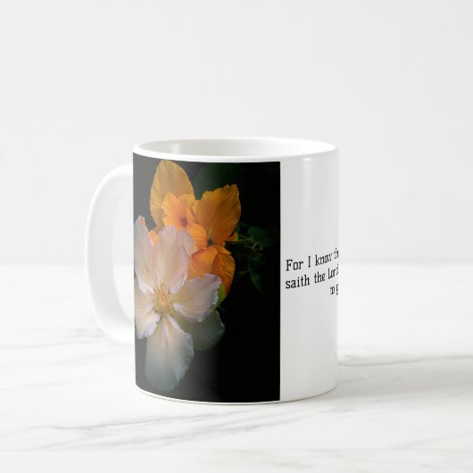 安心と希望を持って一口飲み込む コーヒーマグカップ (正面左)