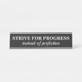 完全さ(かあなたの文字)机のプレート対進歩して下さい デスクネームプレート (正面)