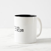 完全なタイミング： 12:12 PMモーメント ツートーンマグカップ (正面右)